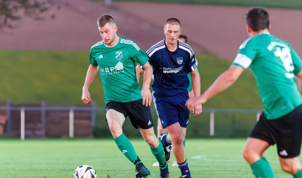 Neukirchen b. Hl. Blut defeats the leader