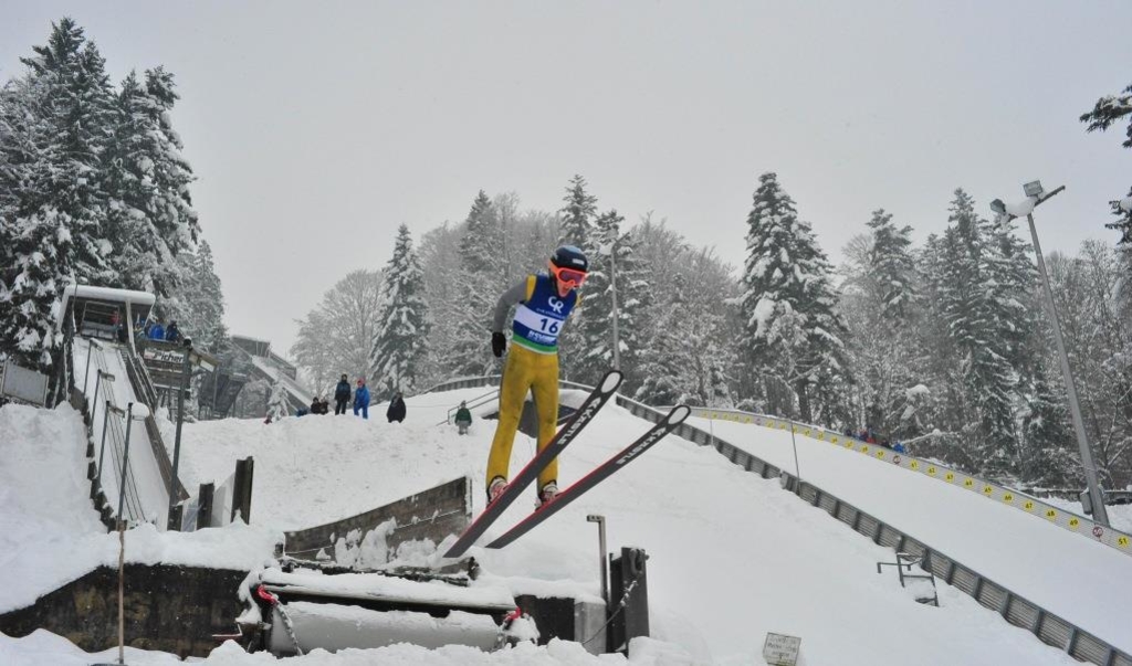 SkisprungTalente heben in Rastbüchl ab
