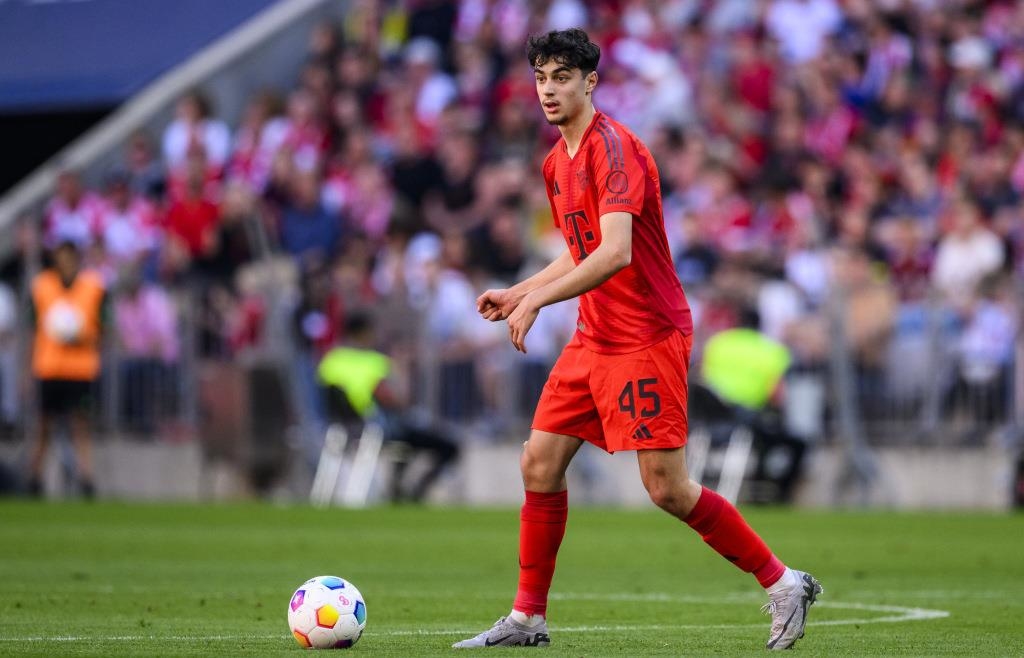Gute Nachricht für Aleks Pavlovic Bayern verlängern seinen Vertrag